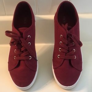 Maroon lace up Sneakers